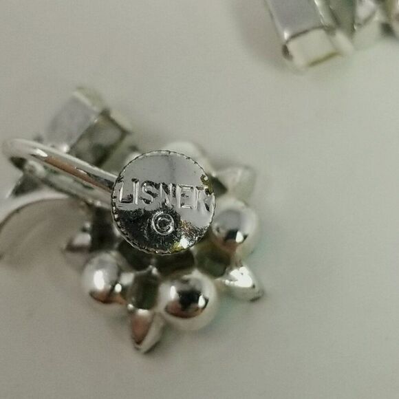 Vintage Lisner Green Rhinestone Flower Clip On Earrings, Silver Tone Screw Backs - Picture 4 of 7